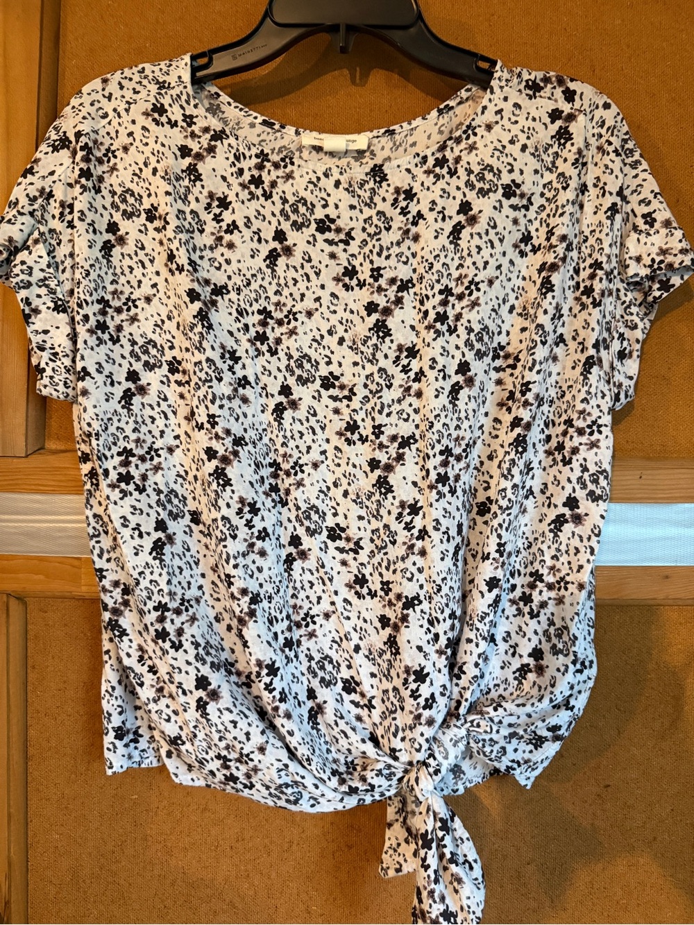 beachlunchlounge White Short Sleeve Floral Tie-Front Top